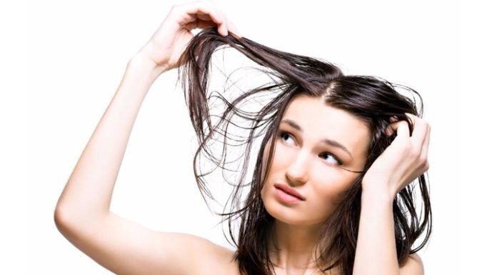 Tóc dầu là loại tóc có hiện tượng bếp dính trong thời gian ngắn